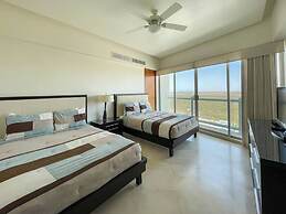Oceanfront Condo With Astonishing View Private