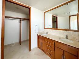 Oceanfront Condo With Astonishing View