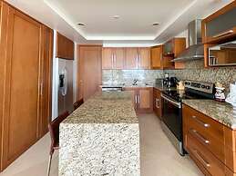 Oceanfront Condo With Astonishing View