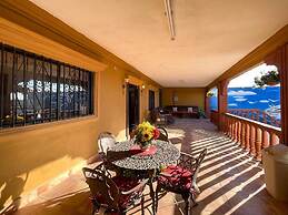 Homely Mexican Accent Apartment 2
