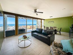 Upscale Ocean View Condo Close to it all Great