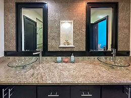 Upscale Ocean View Condo Close to it all Great