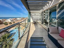 Upscale Ocean View Condo Close to it all Great
