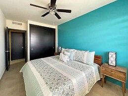 Upscale Ocean View Condo Close to it all Great