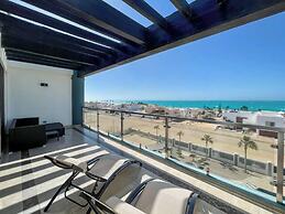 Upscale Ocean View Condo Close to it all Great