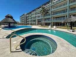 Upscale Ocean View Condo Close to it all Great