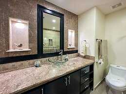 Upscale Ocean View Condo Close to it all Great