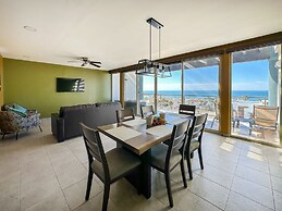 Upscale Ocean View Condo Close to it all Great