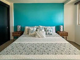 Upscale Ocean View Condo Close to it all Great