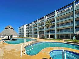 Upscale Ocean View Condo Close to it all Great