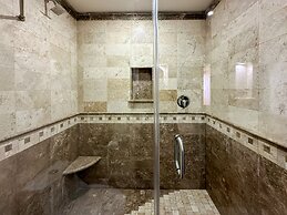 Upscale Ocean View Condo Close to it all Great