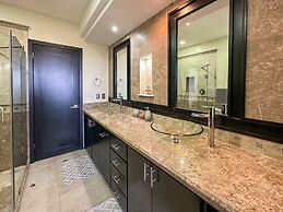 Upscale Ocean View Condo Close to it all Great