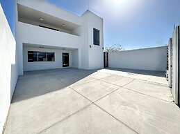 Spacious 3BR House Near Iconic Sandy Beach