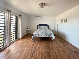 Spacious 3BR House Near Iconic Sandy Beach