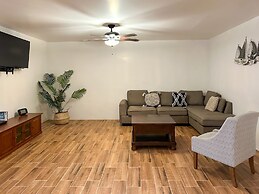 Spacious 3BR House Near Iconic Sandy Beach