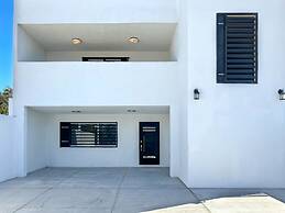 Spacious 3BR House Near Iconic Sandy Beach