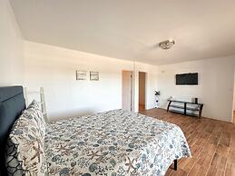 Spacious 3BR House Near Iconic Sandy Beach