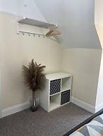 Family 4-bed Apartment in Dawlish With Sea View