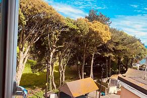 Family 4-bed Apartment in Dawlish With Sea View