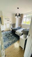 Family 4-bed Apartment in Dawlish With Sea View