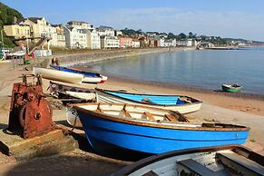 Family 4-bed Apartment in Dawlish With Sea View