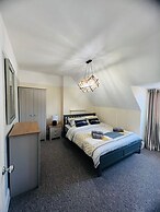 Family 4-bed Apartment in Dawlish With Sea View