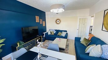 Family 4-bed Apartment in Dawlish With Sea View