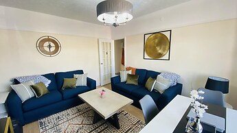 Family 4-bed Apartment in Dawlish With Sea View