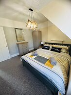 Family 4-bed Apartment in Dawlish With Sea View