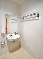 OYO 90381 Belva Guest House