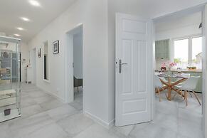 Spacious Grunwaldzka 77 by Renters