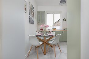 Spacious Grunwaldzka 77 by Renters