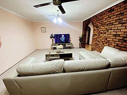 Apple House Hoppers Crossing