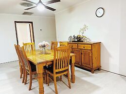 Apple House Hoppers Crossing