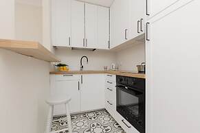 Apartment With View Zlota 61 by Renters