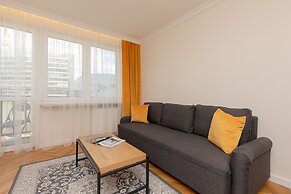 Apartment With View Zlota 61 by Renters