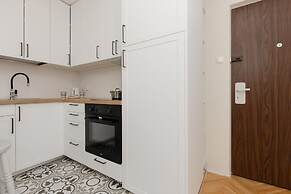 Apartment With View Zlota 61 by Renters