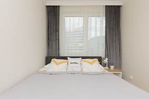 Apartment With View Zlota 61 by Renters