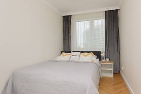 Apartment With View Zlota 61 by Renters