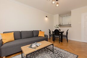 Apartment With View Zlota 61 by Renters