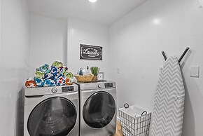 Caddy Shack - 6BD Pool with Golf Views