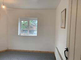 One Lovely Apartmt 1 Double & 2 Camp Beds