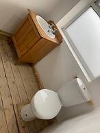 One Lovely Apartmt 1 Double & 2 Camp Beds