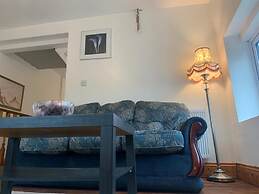 One Lovely Apartmt 1 Double & 2 Camp Beds