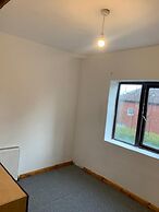 One Lovely Apartmt 1 Double & 2 Camp Beds