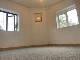 One Lovely Apartmt 1 Double & 2 Camp Beds