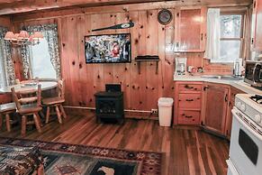 Lazy R Cottages: 3 1 Bedroom Cabin