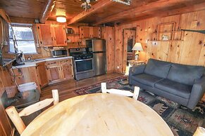 Lazy R Cottages: 3 1 Bedroom Cabin