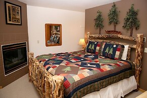 Lazy R Cottages: 15 2 Bedroom Cabin