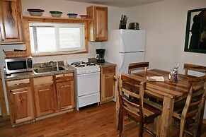 Lazy R Cottages: 4 1 Bedroom Cabin